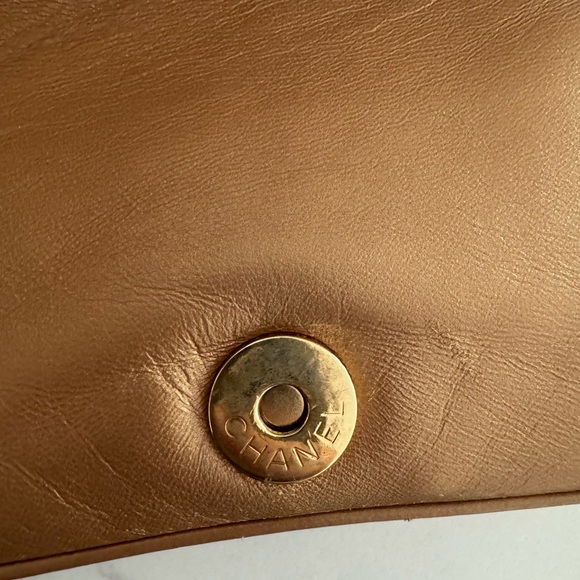 Authentic CHANEL - GOLD Chocolate Box adjustable bag/ clutch.- Collectable - Picture 8 of 9